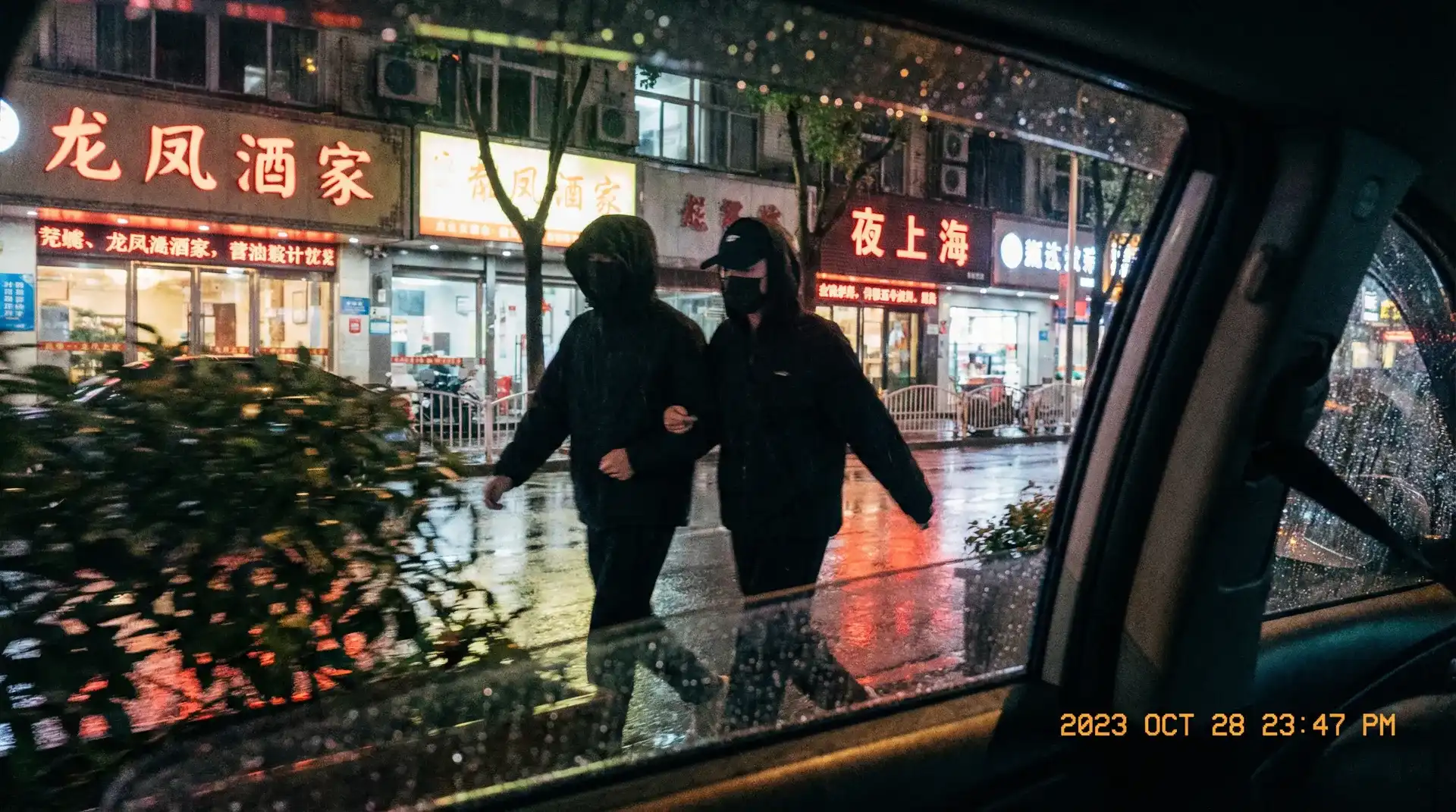 91吃瓜 - 顶流明星深夜密会现场抓拍照片